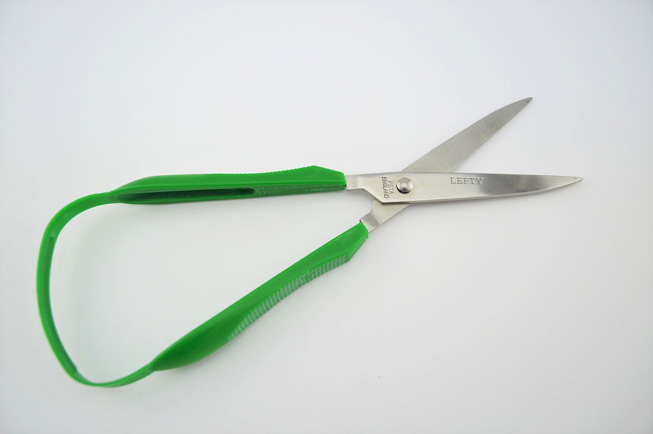Linkshaender-Buegelschere-spitz