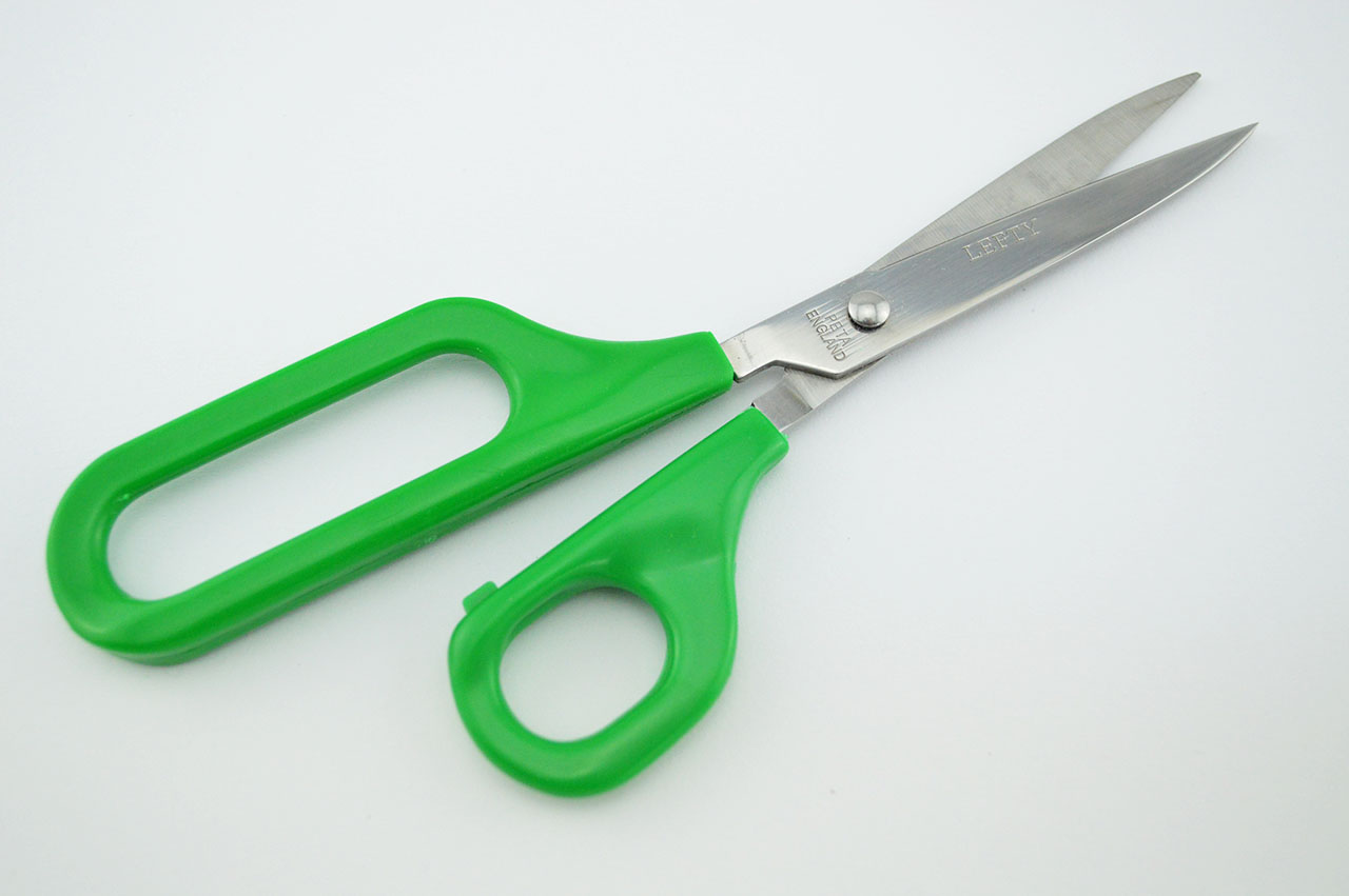 Linkshaender-Lieblingsschere-spitz-1