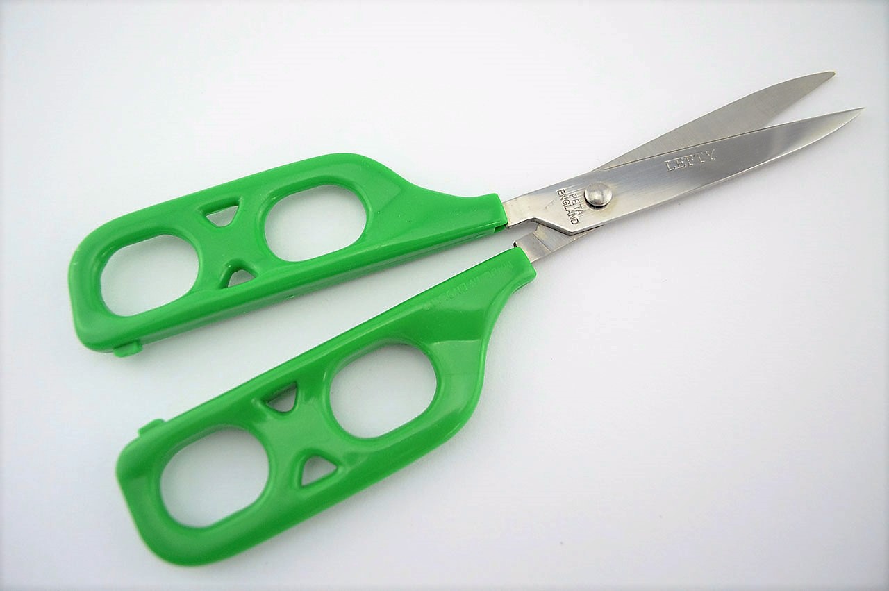 Linkshaender-uebungsschere-spitz